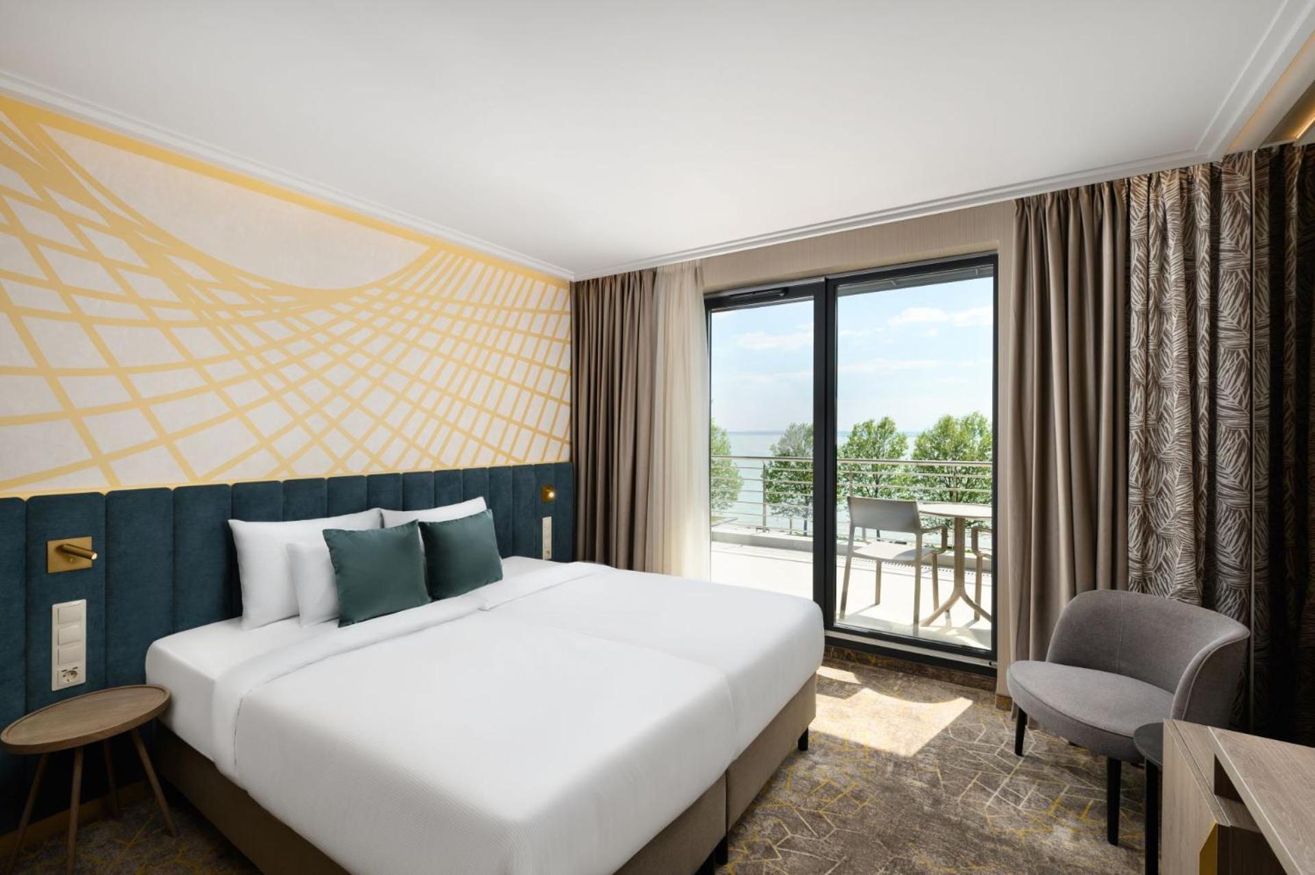 Kenese Bay Garden Resort & Conference Balatonkenese Extérieur photo